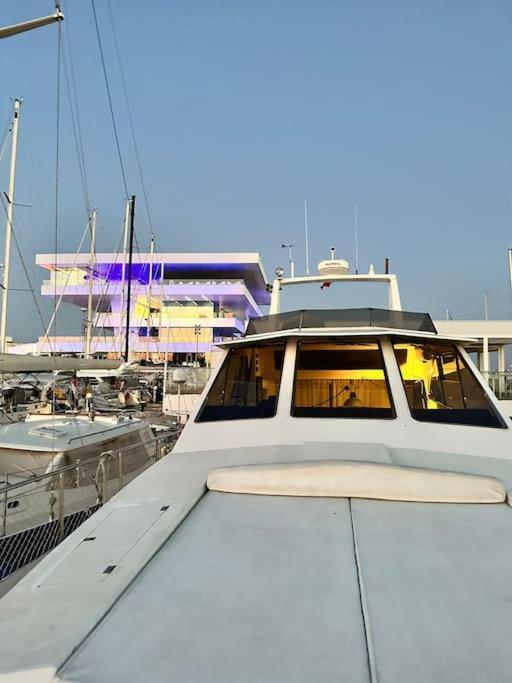 Noche Insolita En Yate De 16M A 2 Minutos De La Playa Valensiya Dış mekan fotoğraf